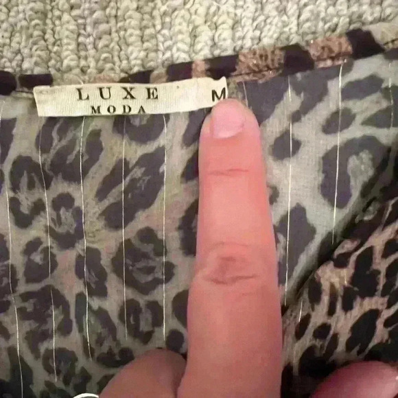 Leopard/ Cheetah blouse - Picture 3 of 3